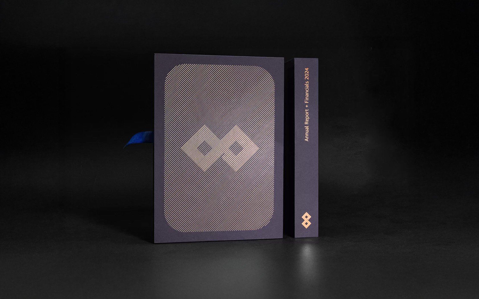 Annual Report Slipcase with copper foil for GFH Annual Report 2024.