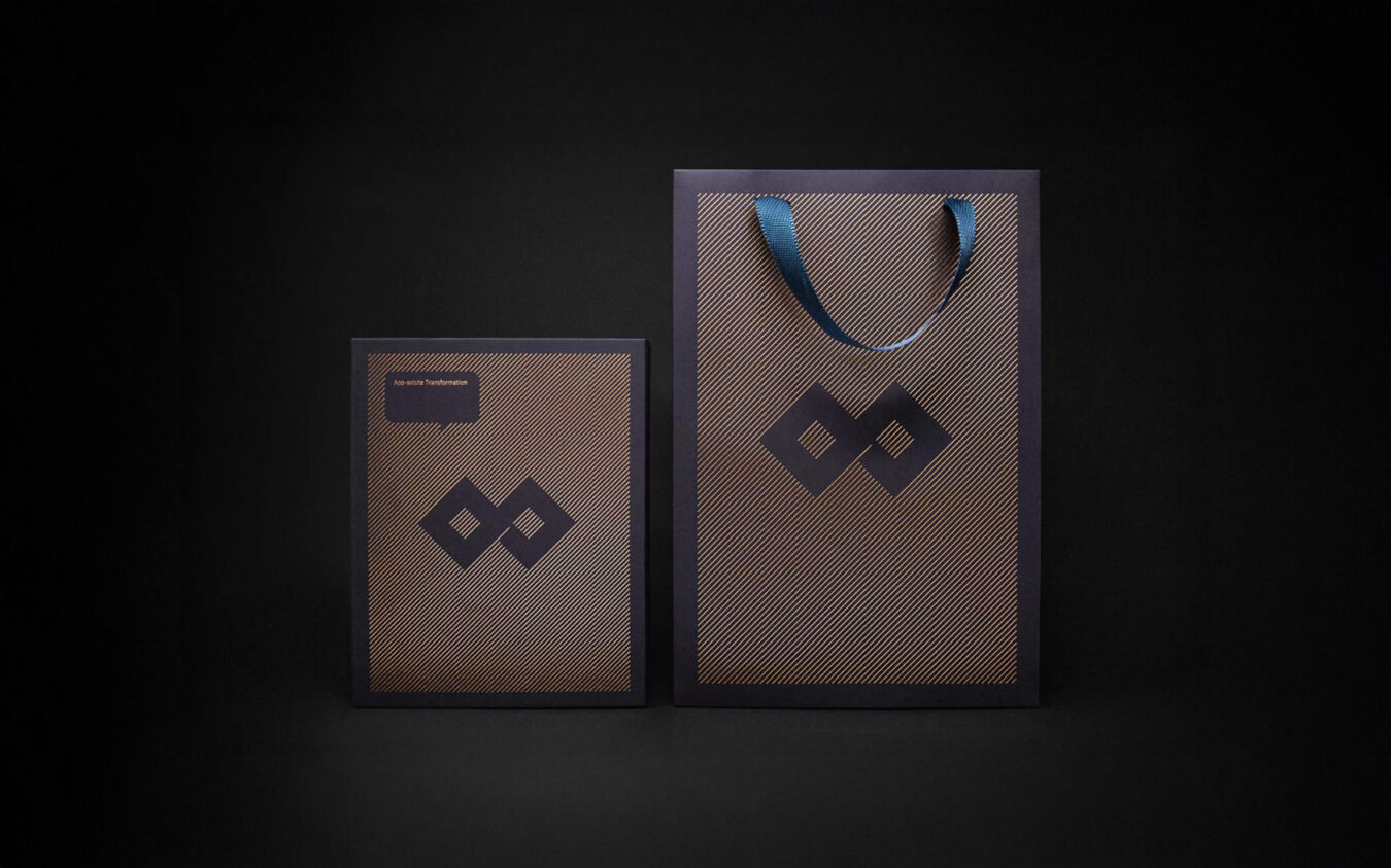 Picture of the packaging carton and brand bag with copper foil for GFH Calendar 2025.